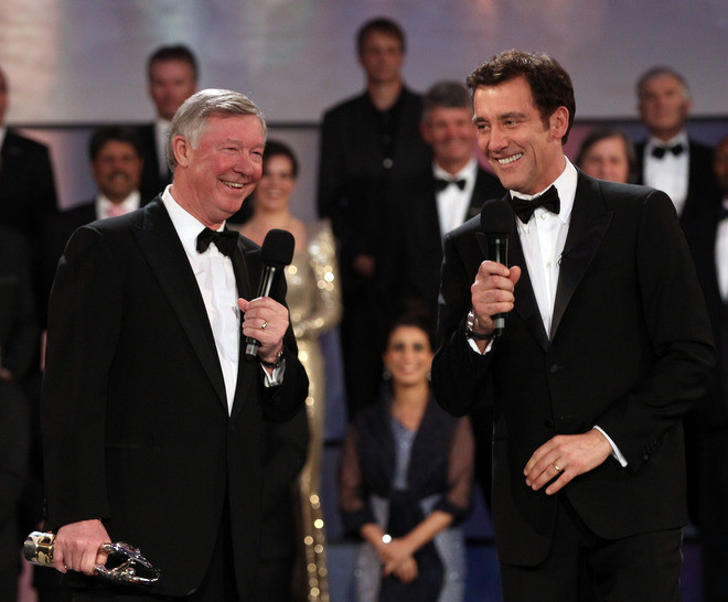 Sir Alex nhận giải Thành tựu từ nam diễn viên Owen Clive