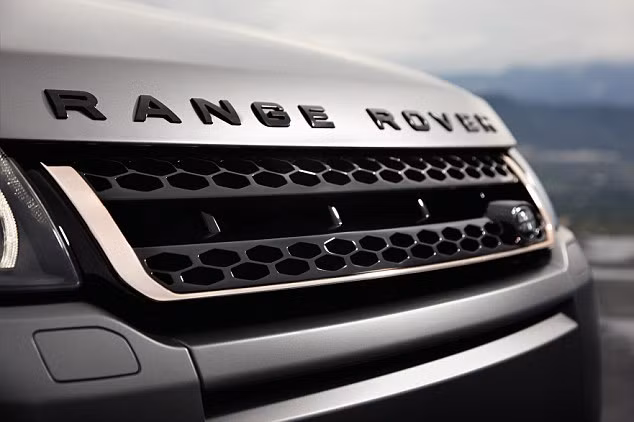 Không lạ khi Ranger Rover luôn là dòng xe ưa thích nhà Beckham