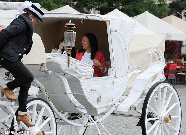 Kaya dành thời gian dạo quanh Krakow Kaya dành thời gian dạo quanh Krakow