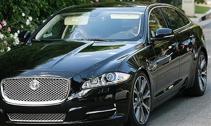 Dòng Jaguar-XJ tiêu biểu của Anh cũng được Becks đưa sang Mỹ