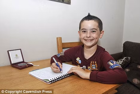 Chú là Bailey McColgan, đến từ vùng Wythenshawe, thành phố Manchester