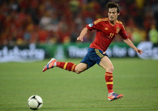 Hộ công: Silva (TĐN). Với cái chân trái điêu luyện, Silva không ít lần mở toang cánh cửa cho các đồng đội tiếp cận khung thành Lloris. Hộ công: Silva (TĐN). Với cái chân trái điêu luyện, Silva không ít lần mở toang cánh cửa cho các đồng đội tiếp cận khung thành Lloris.