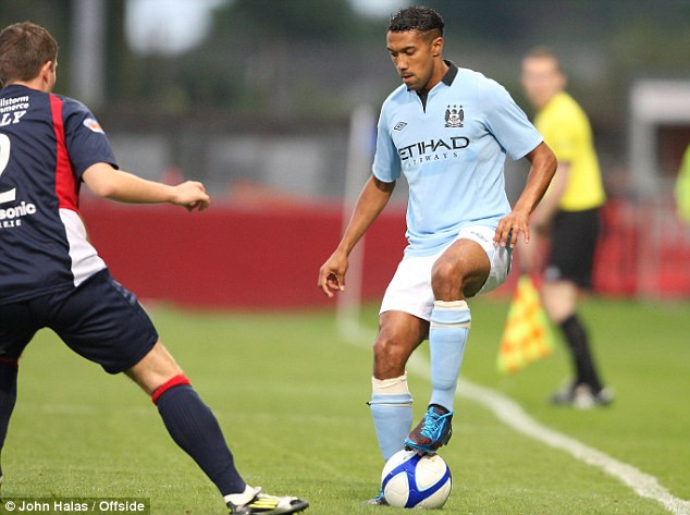 Clichy là nạn nhân mới nhất của nạn phân biệt chủng tộc Clichy là nạn nhân mới nhất của nạn phân biệt chủng tộc