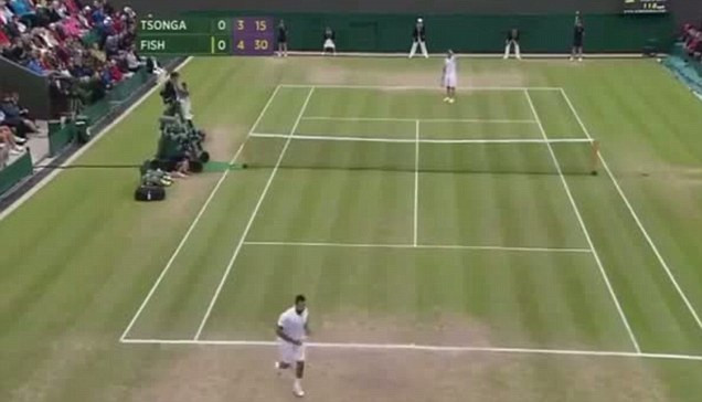 Chạy đến thăm hỏi vị trọng tài xui xẻo này Chạy đến thăm hỏi vị trọng tài xui xẻo này