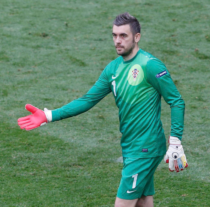 Pletikosa tỏa sáng trong trận hòa 1-1 của Croatia với Italia khi anh ít nhất đã 2 lần cứu cho đội nhà những bàn thua trông thấy sau những pha dứt điểm của Marchisio và Balotelli Pletikosa tỏa sáng trong trận hòa 1-1 của Croatia với Italia khi anh ít nhất đã 2 lần cứu cho đội nhà những bàn thua trông thấy sau những pha dứt điểm của Marchisio và Balotelli