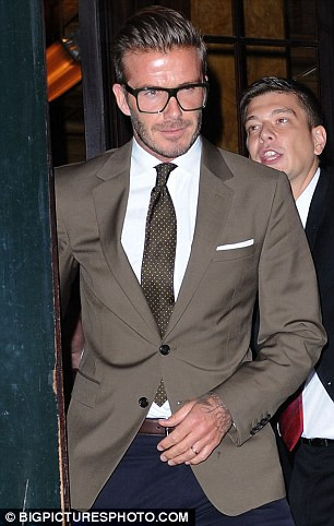 Anh đi xem thời trang nhưng nhiều người lầm tưởng anh cũng là người mẫu