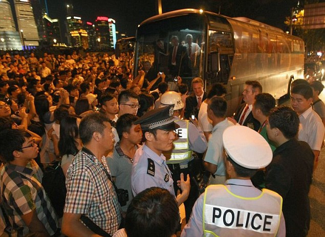 Cảnh tắc đường khi thầy trò Alex Ferguson bị chặn