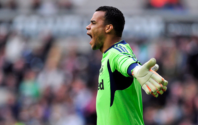 Michel Worm: Nếu như Grant Holt gây bất ngờ nơi tuyến trên thì Michel Worm là một phát hiện ở hàng thủ. Người gác đền của Swamsea sở hữu số trận giữ sạch lưới đáng ngạc nhiên: 14, chỉ kém Man Utd, Man City và Newcastle. Cá nhân anh chỉ về sau Joe Hart ở số pha cứu thua (136). Nếu Hart đã khẳng định được tên tuổi từ lâu thì M.Worm chính là phát hiện của mùa này