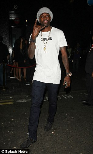 Bên cạnh đó là Adebayor Bên cạnh đó là Adebayor