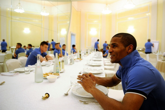 Phòng ăn sạch sẽ và rất trang nhã dành cho ĐT Pháp Phòng ăn sạch sẽ và rất trang nhã dành cho ĐT Pháp