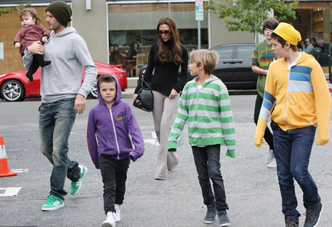 Thay vào đó, họ dành thời gian bên các con Thay vào đó, họ dành thời gian bên các con