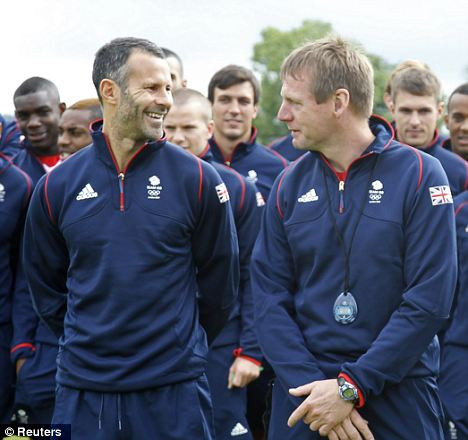 Tuyển Olympic Anh đang bận rộn chuẩn bị cho trận đánh mà họ đang dồn toàn sức Tuyển Olympic Anh đang bận rộn chuẩn bị cho trận đánh mà họ đang dồn toàn sức