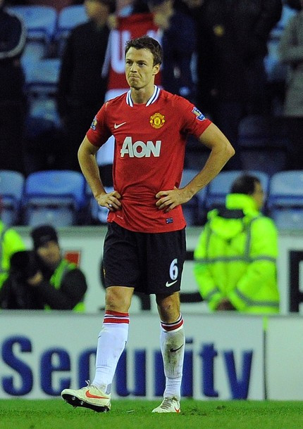 Jonny Evans là cứu cánh cho hàng thủ MU