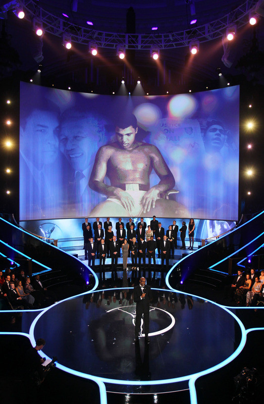 Cả làng giải trí đều hướng về Muhamed Ali, người vừa mừng sinh nhật lần thứ 70 ngày 18/2 qua Cả làng giải trí đều hướng về Muhamed Ali, người vừa mừng sinh nhật lần thứ 70 ngày 18/2 qua