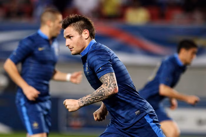 Từ chỗ là mắt xích yếu nhất của ĐT Pháp, Debuchy bỗng chơi nổi bật hơn hẳn ở khả năng lên công về thủ. Trận thắng Ukraine 2-0 vừa qua là minh chứng cho điều đó