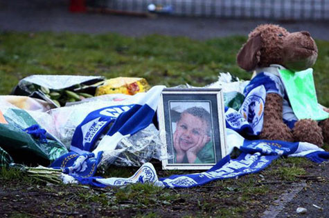 Bạn bè và người thân tiếc thương cầu thủ nhí xấu số