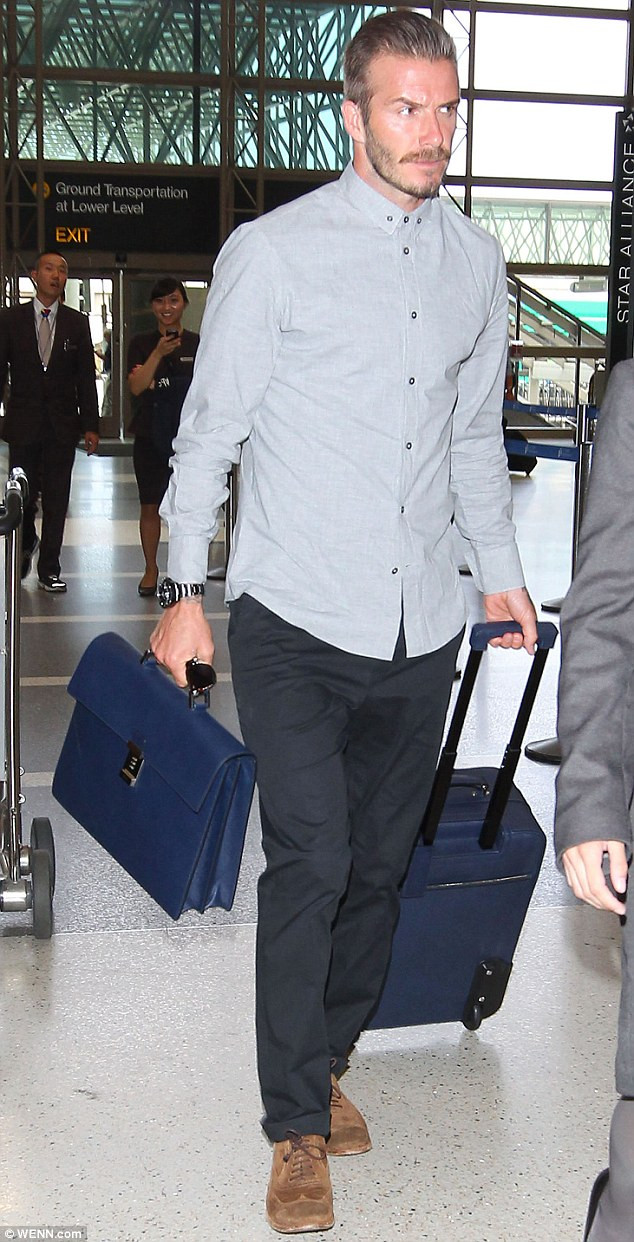 Trong khi đó Becks vẫn qua lại giữa Anh và Mỹ thường xuyên