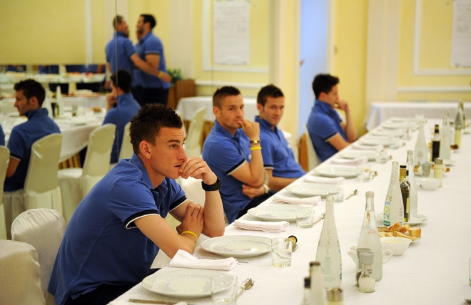 Kolcielny, Cabaye, Delbuchy đang chờ các đồng đội Kolcielny, Cabaye, Delbuchy đang chờ các đồng đội