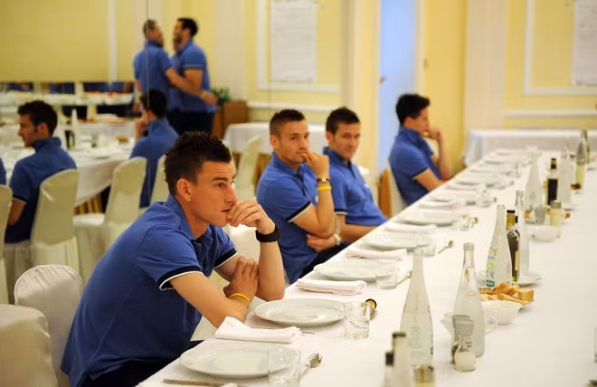 Kolcielny, Cabaye, Delbuchy đang chờ các đồng đội