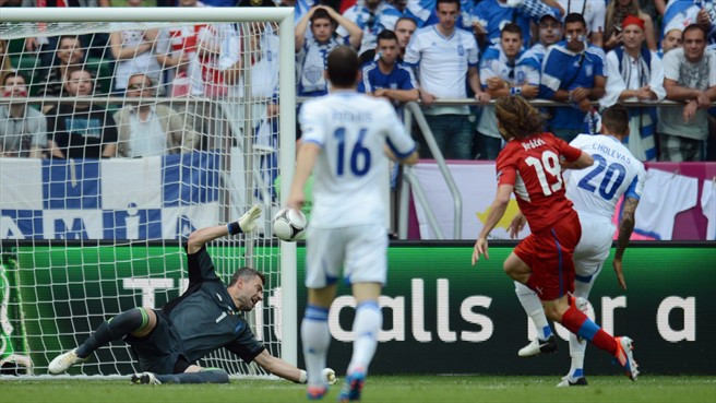 Old (già): Hy Lạp là đội bóng có cầu thủ già nhất EURO 2012 với cái tên Chalkias (38 tuổi). Old (già): Hy Lạp là đội bóng có cầu thủ già nhất EURO 2012 với cái tên Chalkias (38 tuổi).