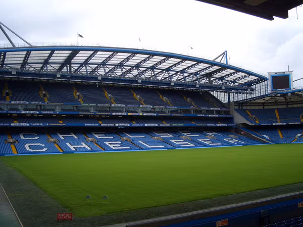 BXH 20 SVĐ Premier League: Old Trafford xách dép Etihad & Emirates ảnh 11