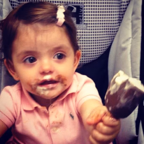 Bé Isabella đáng yêu