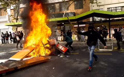 Witness (nạn nhân): Đã có 3 người tử nạn vì EURO 2012. Một CĐV Đức, một fan Tây Ban Nha và người còn lại là fan Ireland. Nguyên nhân do bị đánh đập, bị chết đuối và bị giết.