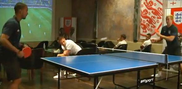 Hart và Walcott cũng chung vui Hart và Walcott cũng chung vui