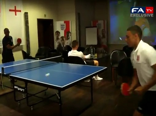 Chamberlain có lẽ hăng hái nhất với những trò chơi như bóng nước, bóng bàn Chamberlain có lẽ hăng hái nhất với những trò chơi như bóng nước, bóng bàn