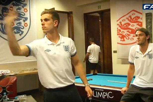 Henderson hay Carroll thì giải trí bằng billard Henderson hay Carroll thì giải trí bằng billard