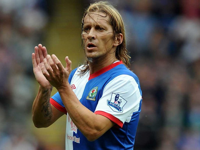 Hậu vệ phải: Michel Salgado Hậu vệ phải: Michel Salgado