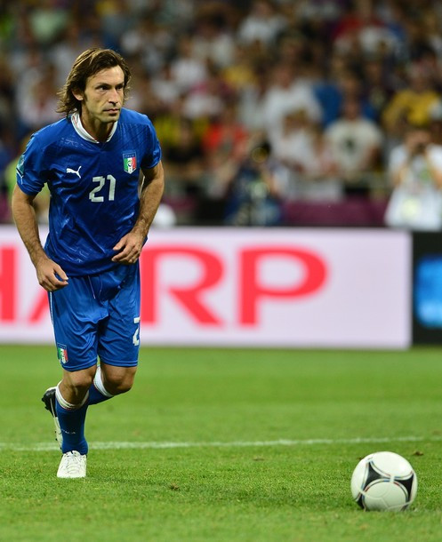 Tiền vệ trụ: Pirlo (Italia). Ở tuổi 33, khó có thể nghĩ rằng Pirlo sẽ đủ thể lực cày ải liên tục như vậy, nhưng ngược lại, anh vẫn chơi rất tròn vai và đóng góp công lớn vào thế trận vượt trội của Azzurri trước ĐT Anh. Tiền vệ trụ: Pirlo (Italia). Ở tuổi 33, khó có thể nghĩ rằng Pirlo sẽ đủ thể lực cày ải liên tục như vậy, nhưng ngược lại, anh vẫn chơi rất tròn vai và đóng góp công lớn vào thế trận vượt trội của Azzurri trước ĐT Anh.