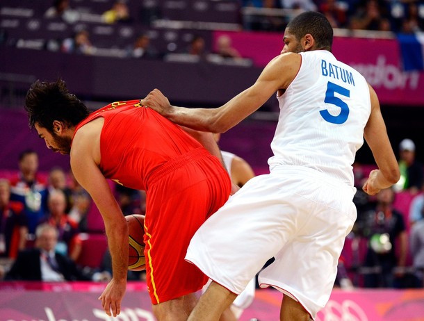 Tất cả xuất phát từ sự nóng nảy của các cầu thủ Pháp trong tình thế bị dẫn điểm. Họ bị ức chế và liên tục chơi xấu các tuyển thủ TBN. Tất cả xuất phát từ sự nóng nảy của các cầu thủ Pháp trong tình thế bị dẫn điểm. Họ bị ức chế và liên tục chơi xấu các tuyển thủ TBN.