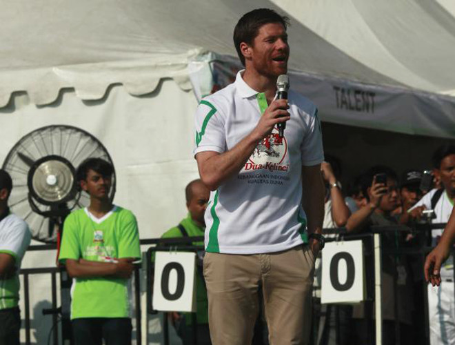 Xabi Alonso kêu gọi người dân xứ vạn đảo... Xabi Alonso kêu gọi người dân xứ vạn đảo...