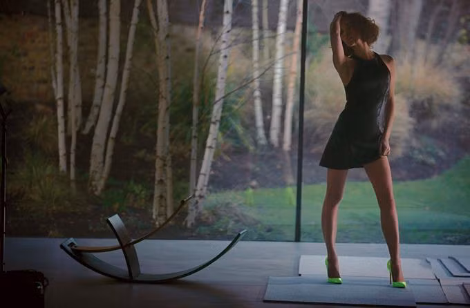 Bà mẹ của 4 con tỏ ra không hề thua kém ông chồng ở khả năng ăn ảnh