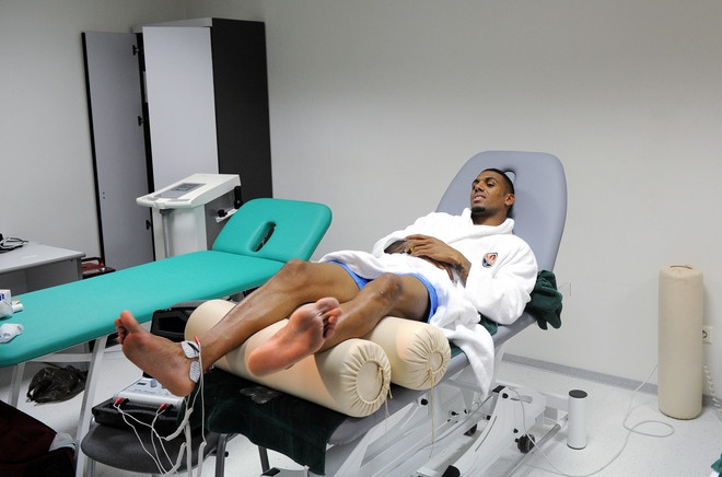 Tiền vệ này đang chạy đua với thời gian để mau lành vết đau Tiền vệ này đang chạy đua với thời gian để mau lành vết đau