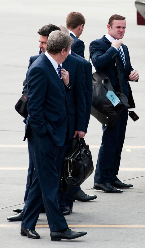 Sau đó thầy trò HLV Hodgson lặng lẽ lên máy bay...