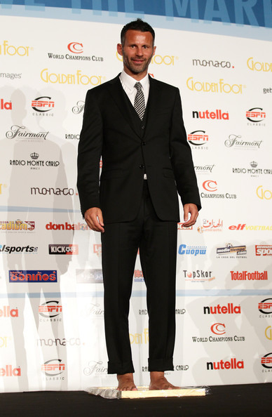 Chụp phần trên nên Giggs không cần chỉnh trang phần dưới! Chụp phần trên nên Giggs không cần chỉnh trang phần dưới!