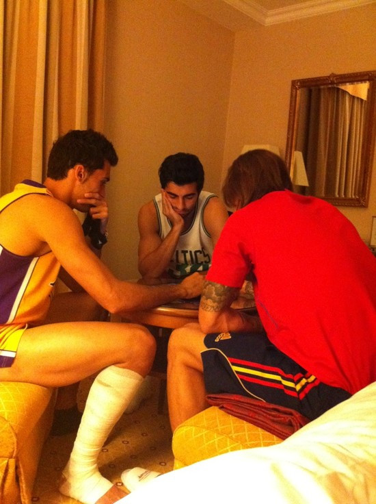 Arbeloa chơi cờ không cần... mặc quần Arbeloa chơi cờ không cần... mặc quần