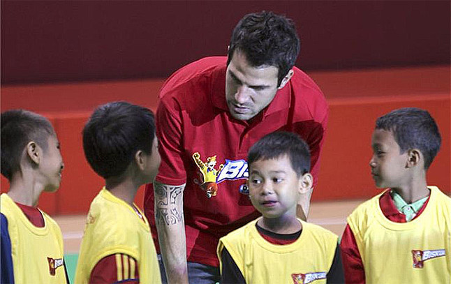 Và giao lưu cũng các học viên nhí của một trung tâm đào tạo Và giao lưu cũng các học viên nhí của một trung tâm đào tạo