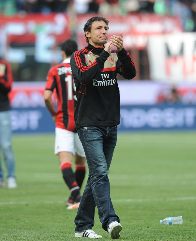 Van Bommel sẽ trở lại PSV Van Bommel sẽ trở lại PSV