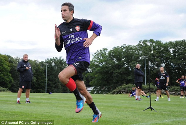 Và nhìn Van Persie giờ đây cũng già đi thấy rõ