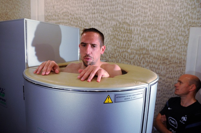 Ribery xông hơi với một chuyên gia sẵn sàng phục vụ bên cạnh Ribery xông hơi với một chuyên gia sẵn sàng phục vụ bên cạnh