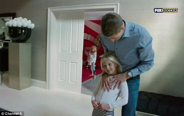 Còn đây là công chúa cả Lilly-Ella