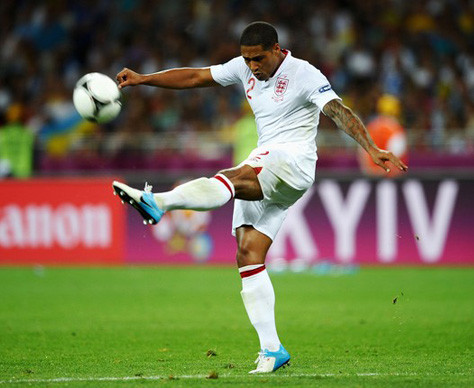 Hậu vệ phải: Glen Johnson (Anh) Anh bị loại trong một trận đấu họ yếu hơn về mọi mặt. Nhưng Johnson là điểm nổi bật có lẽ là duy nhất với những pha dốc bóng nguy hiểm. Tiếc rằng các tiền đạo của Tam sư đã không thể tận dụng cố gắng của Johnson để sớm dứt điểm trận đấu Hậu vệ phải: Glen Johnson (Anh) Anh bị loại trong một trận đấu họ yếu hơn về mọi mặt. Nhưng Johnson là điểm nổi bật có lẽ là duy nhất với những pha dốc bóng nguy hiểm. Tiếc rằng các tiền đạo của Tam sư đã không thể tận dụng cố gắng của Johnson để sớm dứt điểm trận đấu