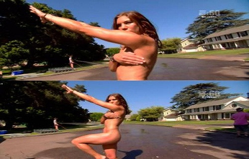 Màn khoe thân của Hope Solo bị các máy quay ghi lại Màn khoe thân của Hope Solo bị các máy quay ghi lại