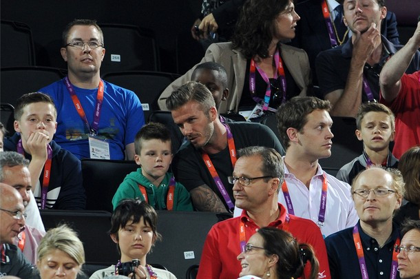 Anh cũng chỉ dẫn tỉ mỉ nội dung môn thể thao này cho các con