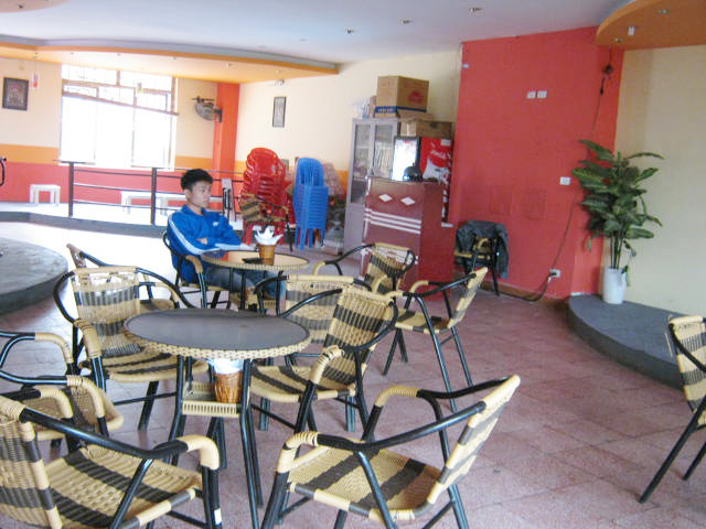 Phòng khách có không gian như một quán café