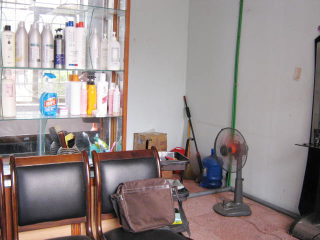 Phòng thẩm mỹ chăm sóc sắc đẹp như làm tóc, làm móng
