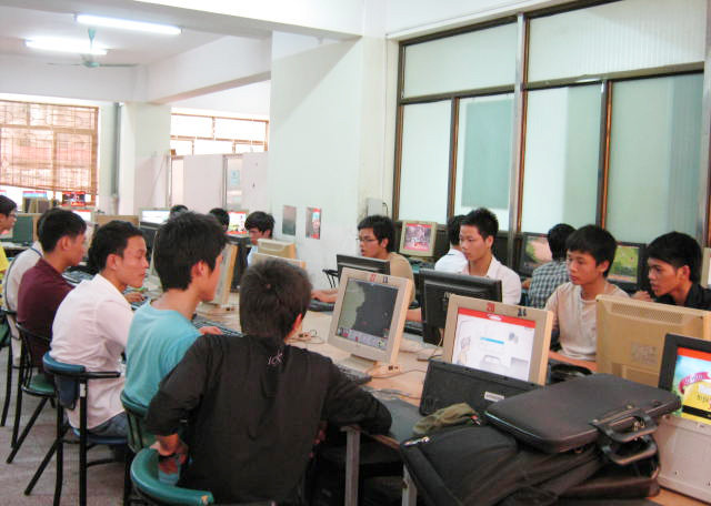 Phòng máy tính sinh viên